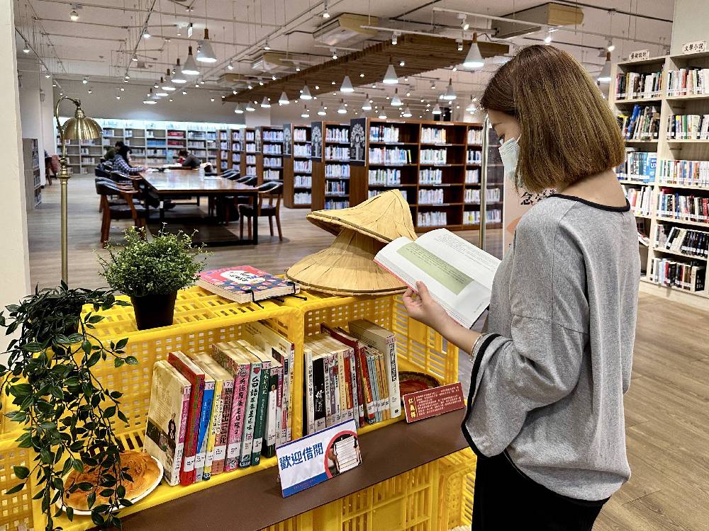 各區圖書館4月底前推出「說臺灣話  念臺灣味書展」，歡迎來看展